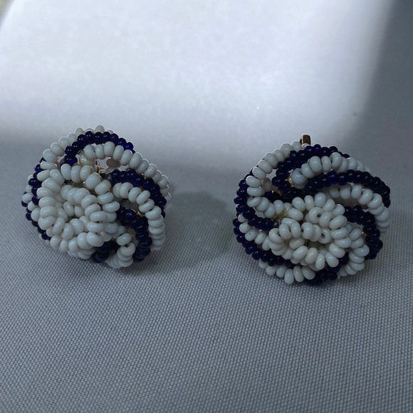 Vintage black white twisted seed bead earrings - Picture 8 of 8